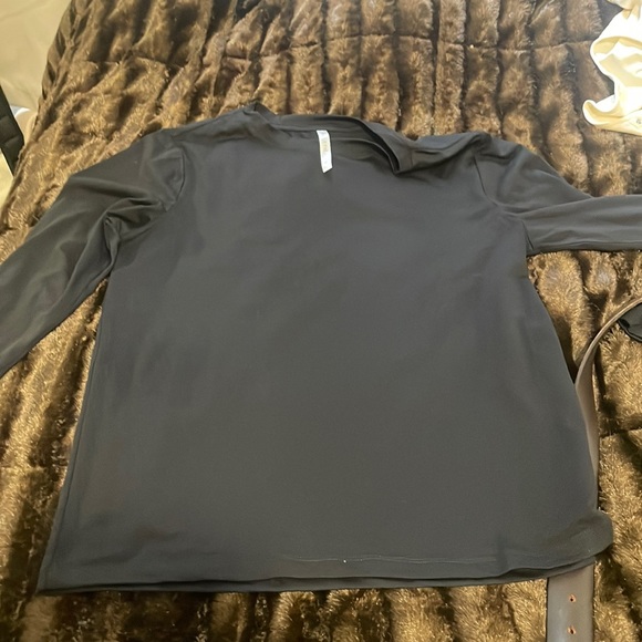 - Fabletics  Blake Tee size Medium Black never worn! - Picture 1 of 4
